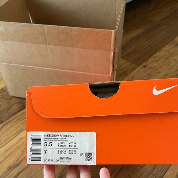 Nike Spikes - Picture 4 of 9